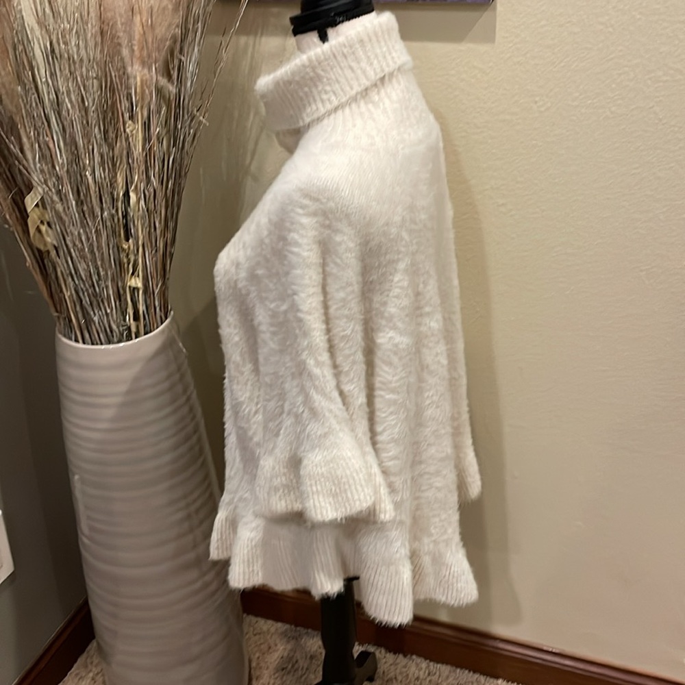 ANTHROPOLOGIE AKEMI + KIN Falling Snow Ivory Eyelash Sweater Poncho One Size - Picture 8 of 11